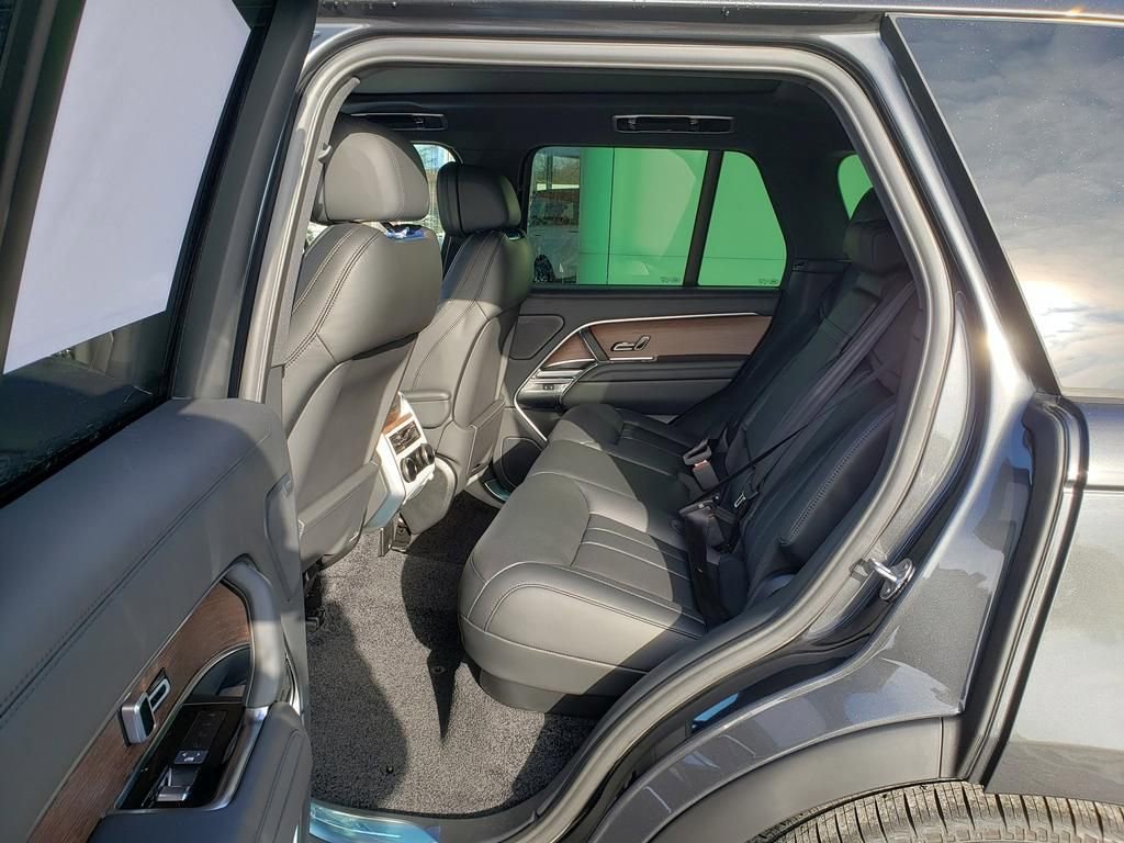 New 2025 Land Rover Range Rover SE image 11