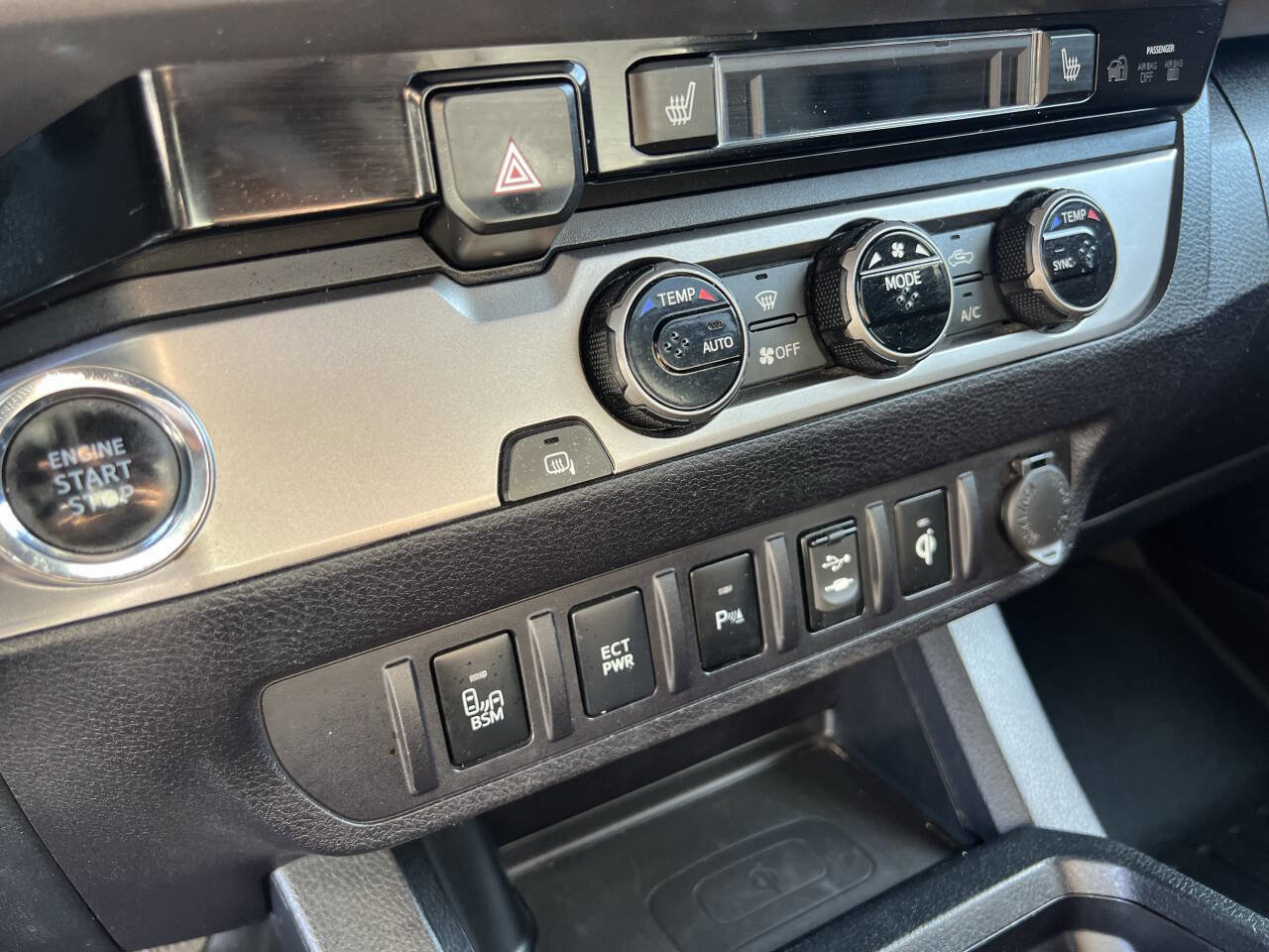 Used 2017 Toyota Tacoma Limited w/ Tow Package image 38