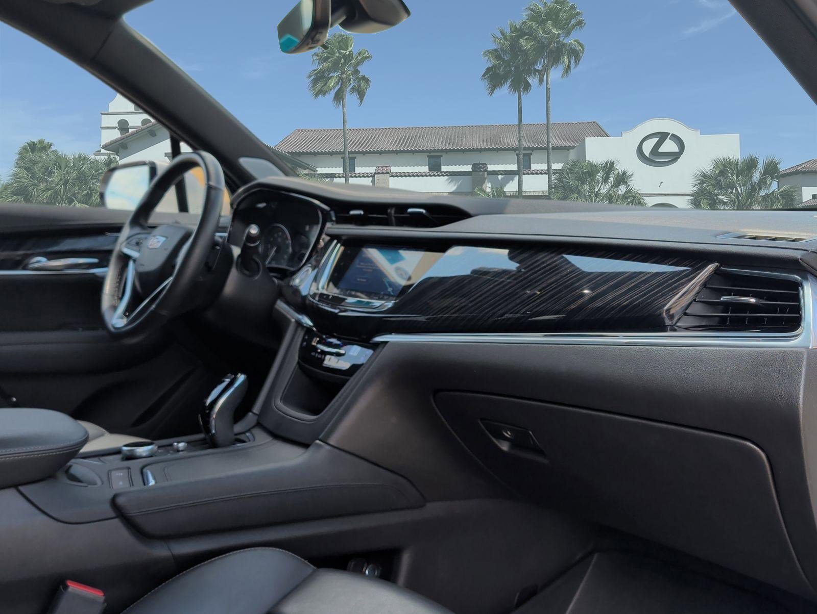 Used 2023 Cadillac XT6 Premium Luxury w/ Technology Package FWD image 30