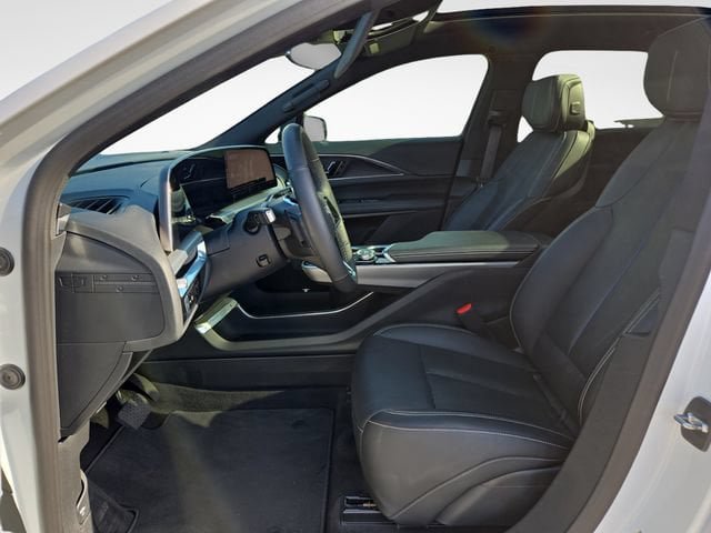 Used 2024 Cadillac Lyriq Luxury AWD/4WD image 14