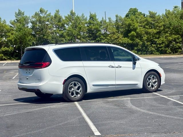 Used 2023 Chrysler Pacifica Limited FWD image 8