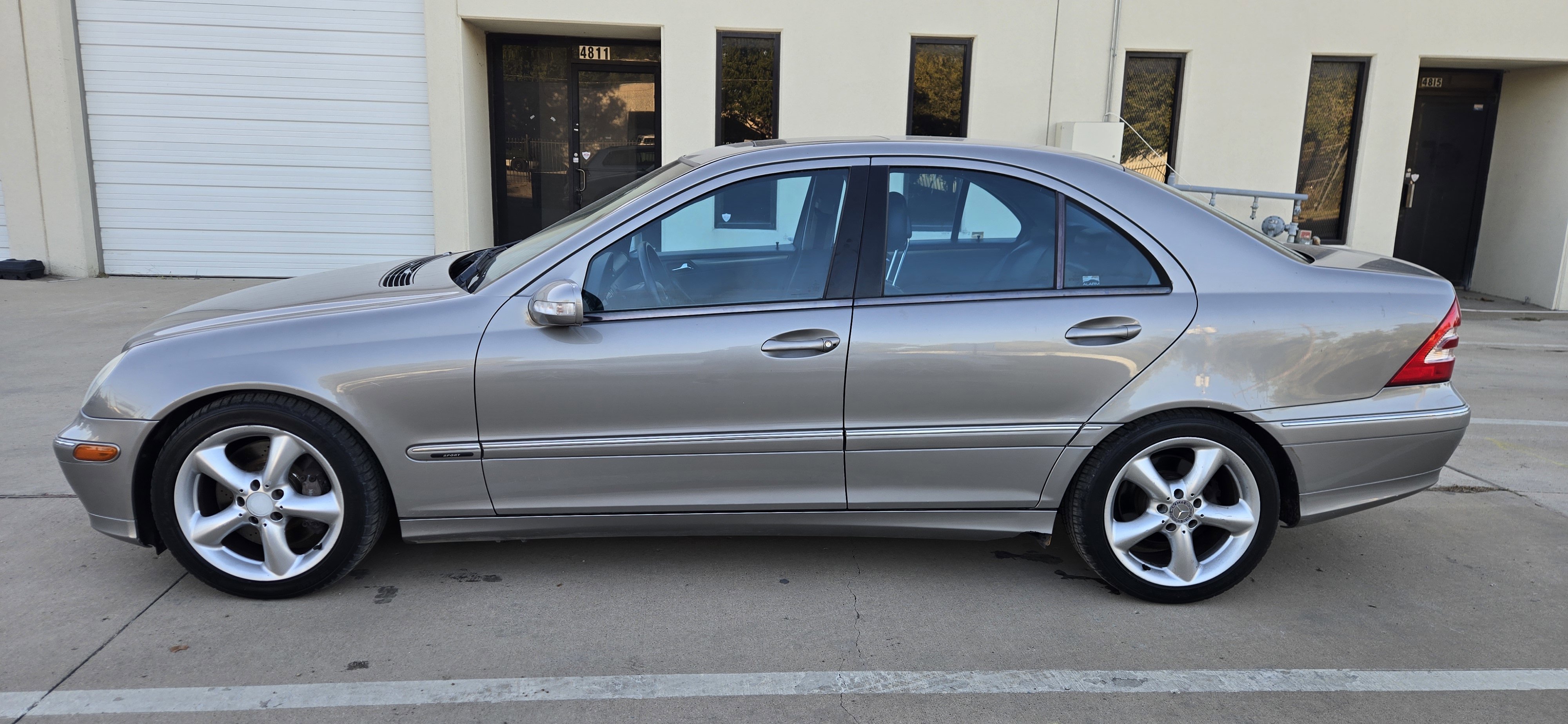 Used 2004 Mercedes-Benz C 320 Sedan image 4