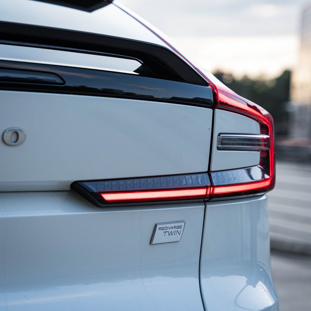 Certified 2023 Volvo C40 P8 Recharge Plus w/ Climate Package AWD/4WD image 5