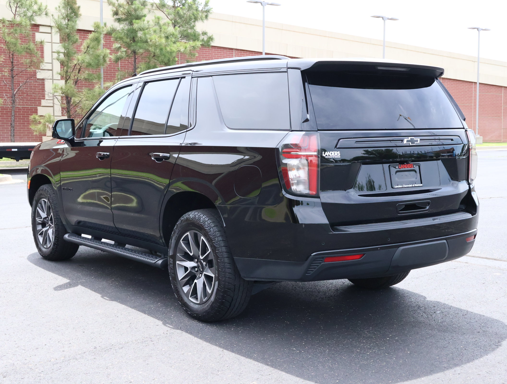 Used 2024 Chevrolet Tahoe Z71 w/ Z71 Off-Road Package AWD/4WD image 7