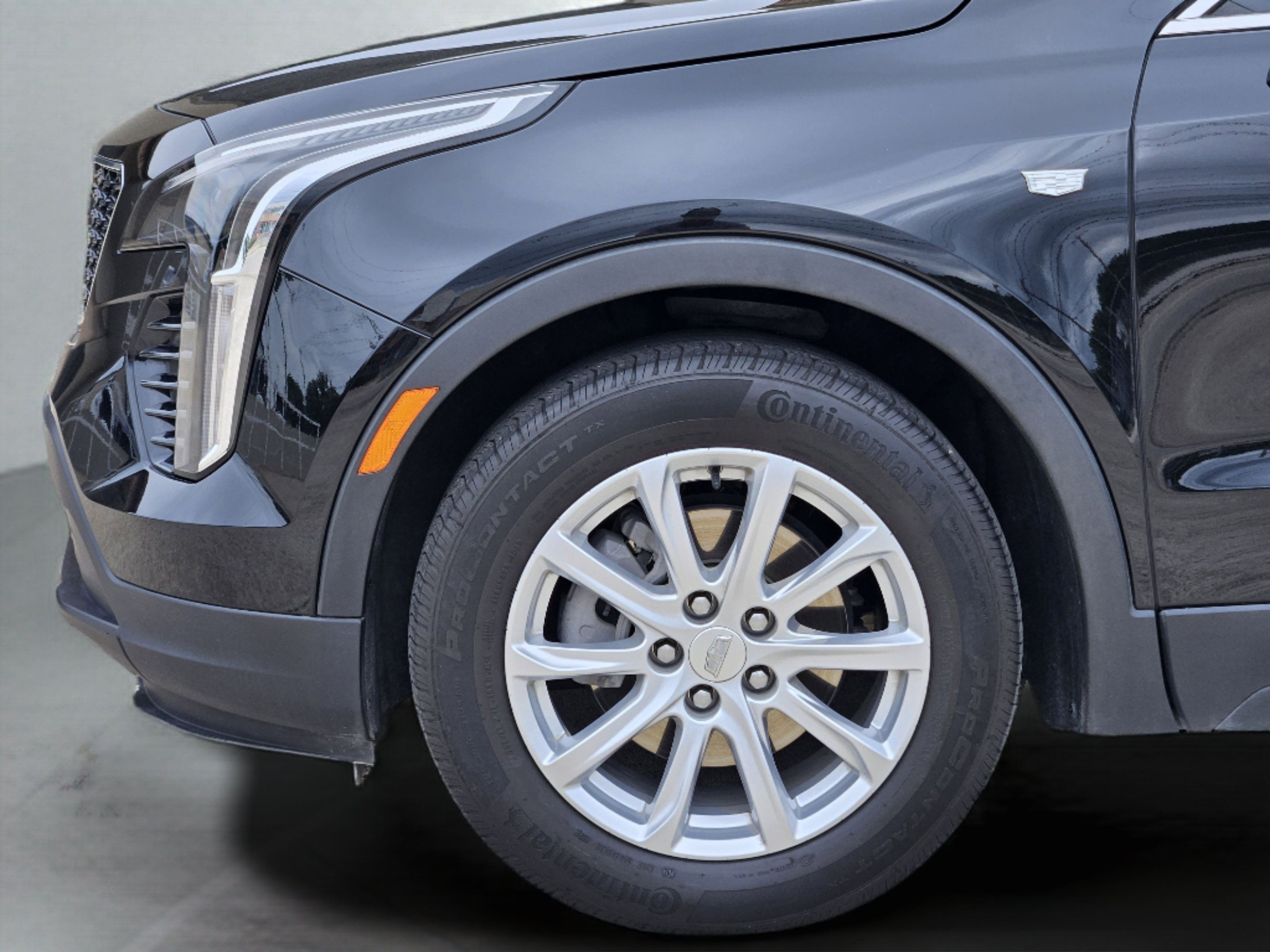 Used 2022 Cadillac XT4 Luxury w/ Cold Weather Package FWD image 32