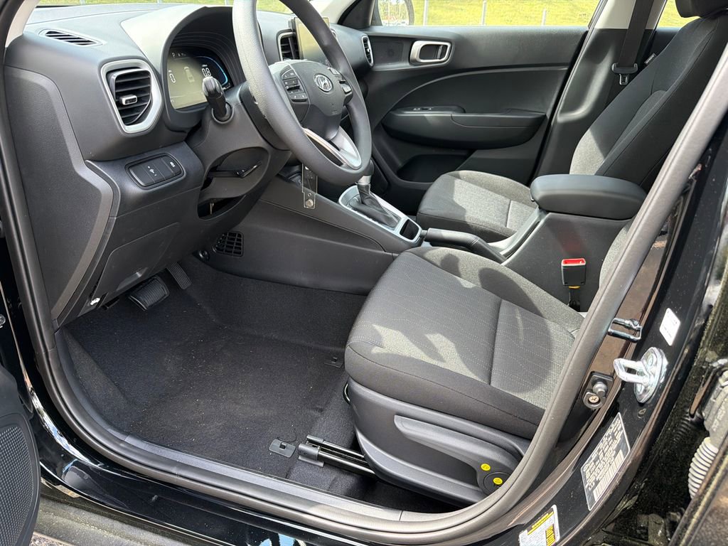 New 2026 Hyundai Venue SE image 9
