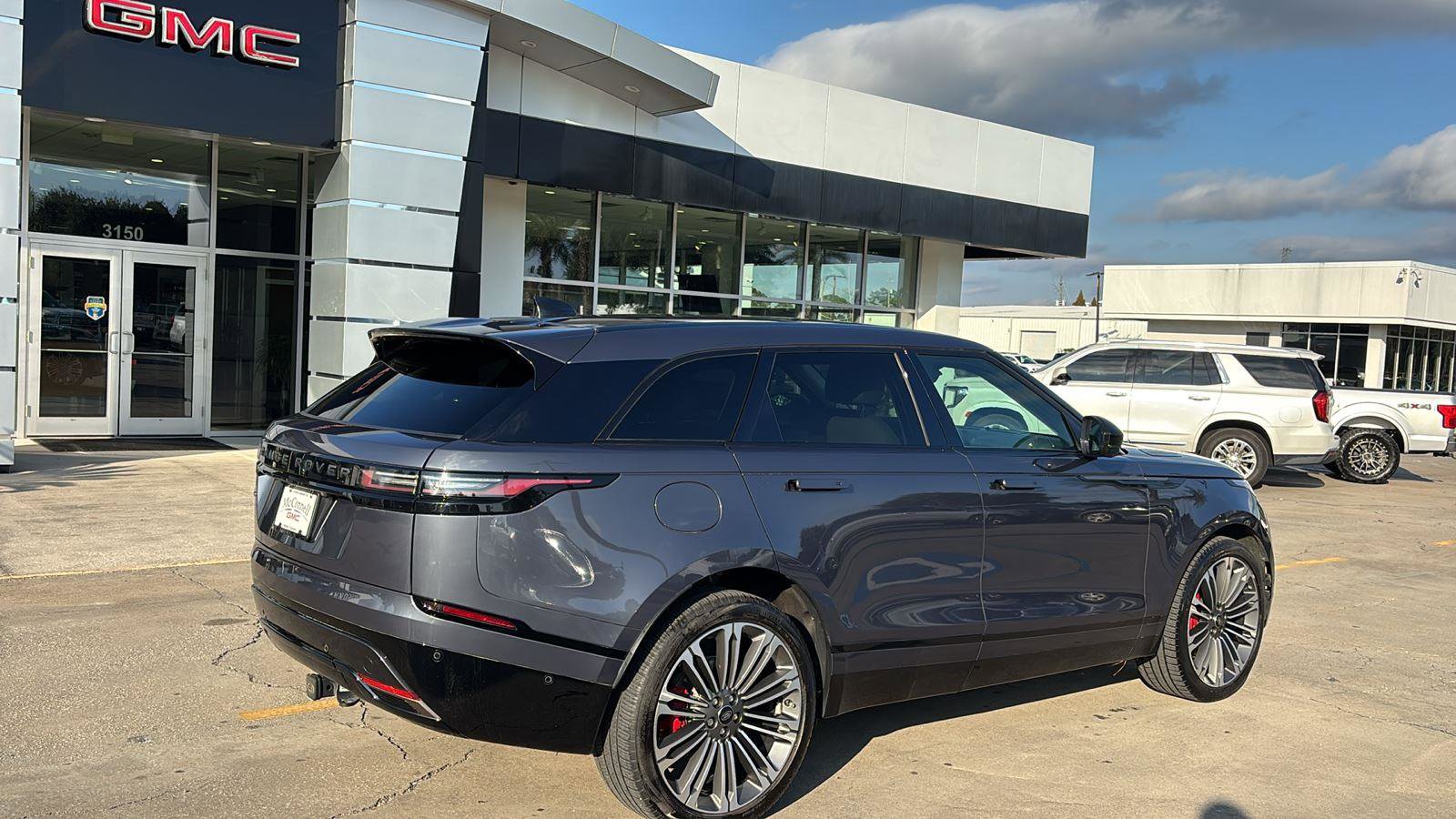 Used 2025 Land Rover Range Rover Velar Dynamic SE image 7