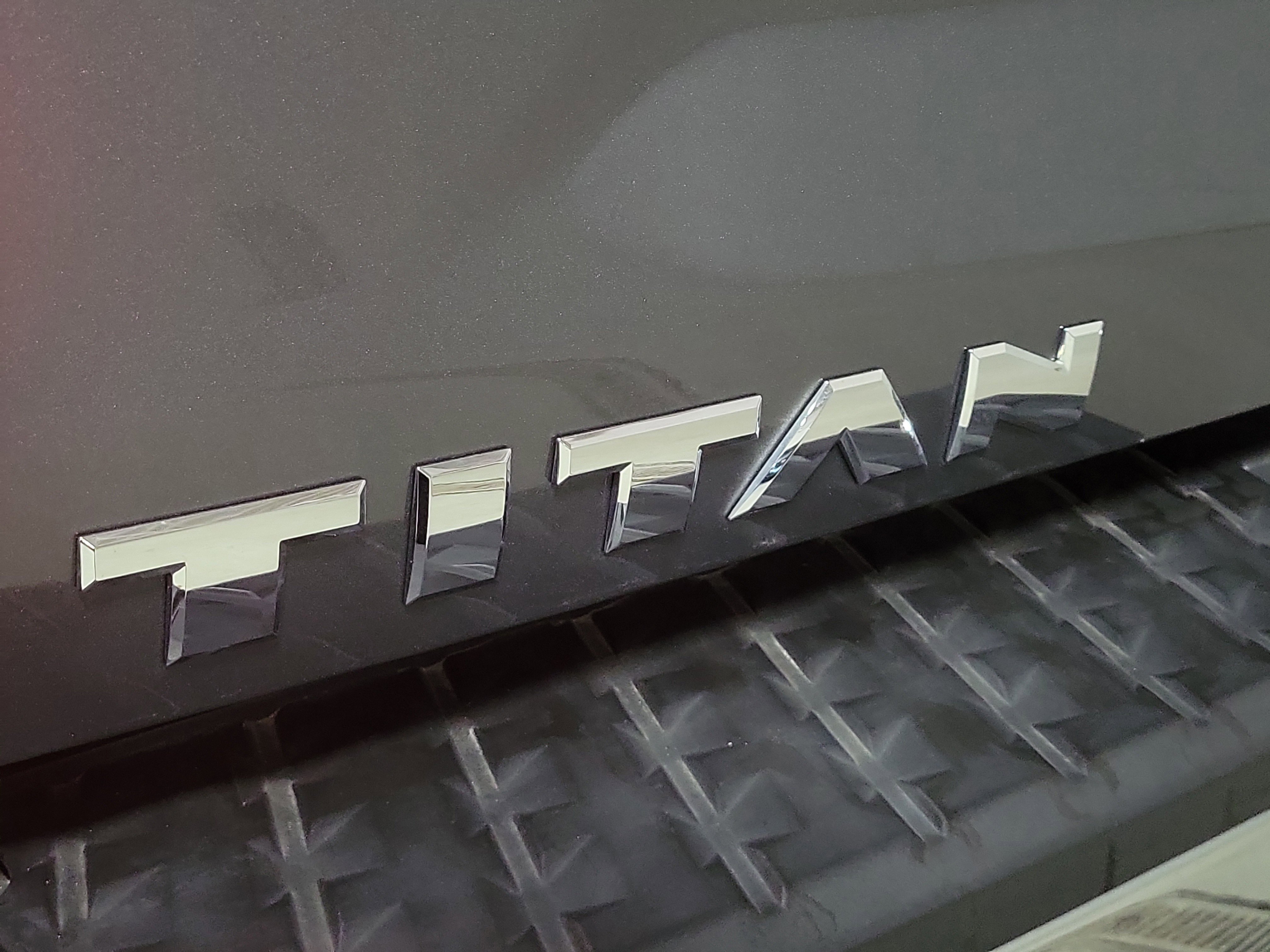 Used 2019 Nissan Titan SV image 8