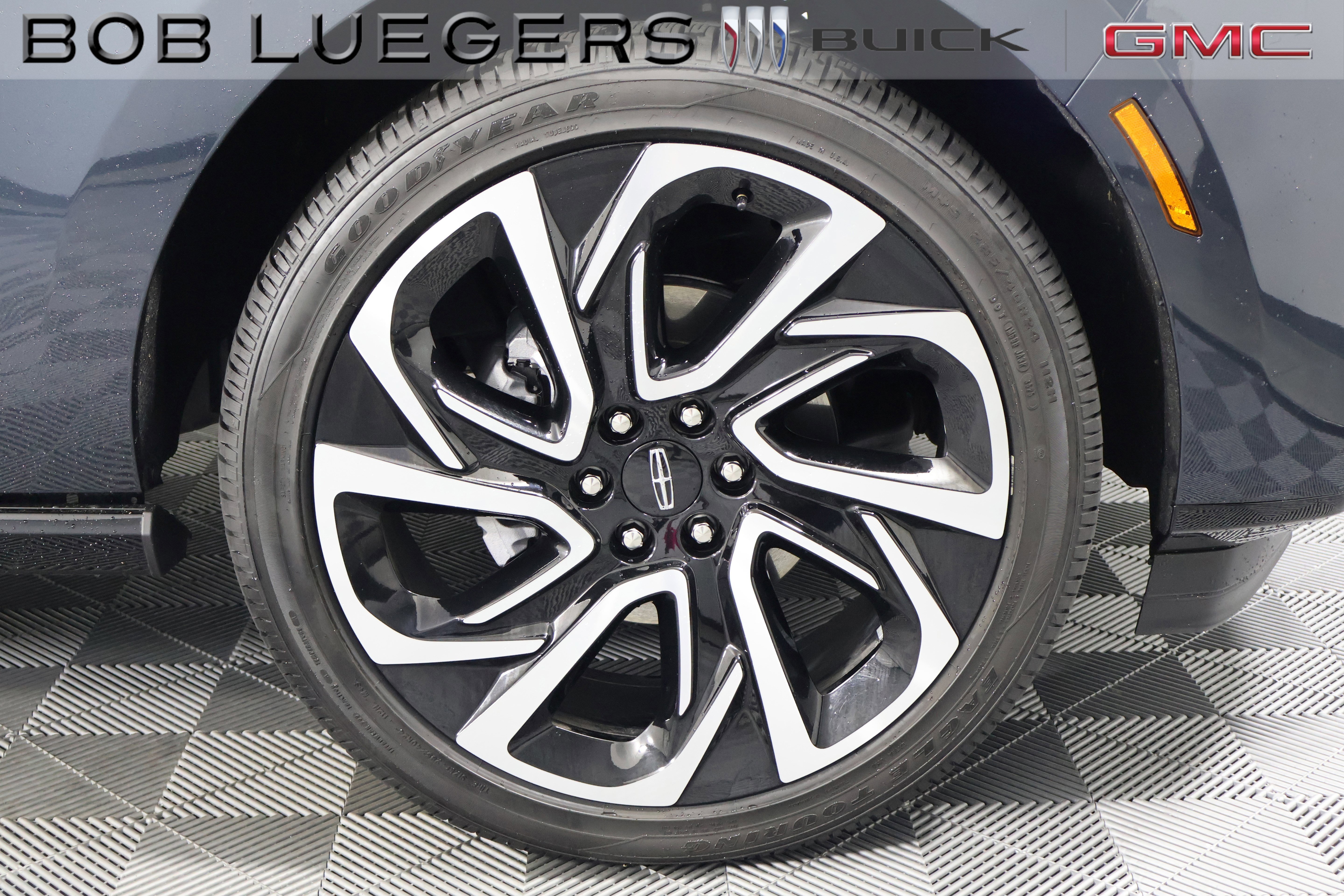 Used 2026 Lincoln Navigator Reserve AWD/4WD image 3