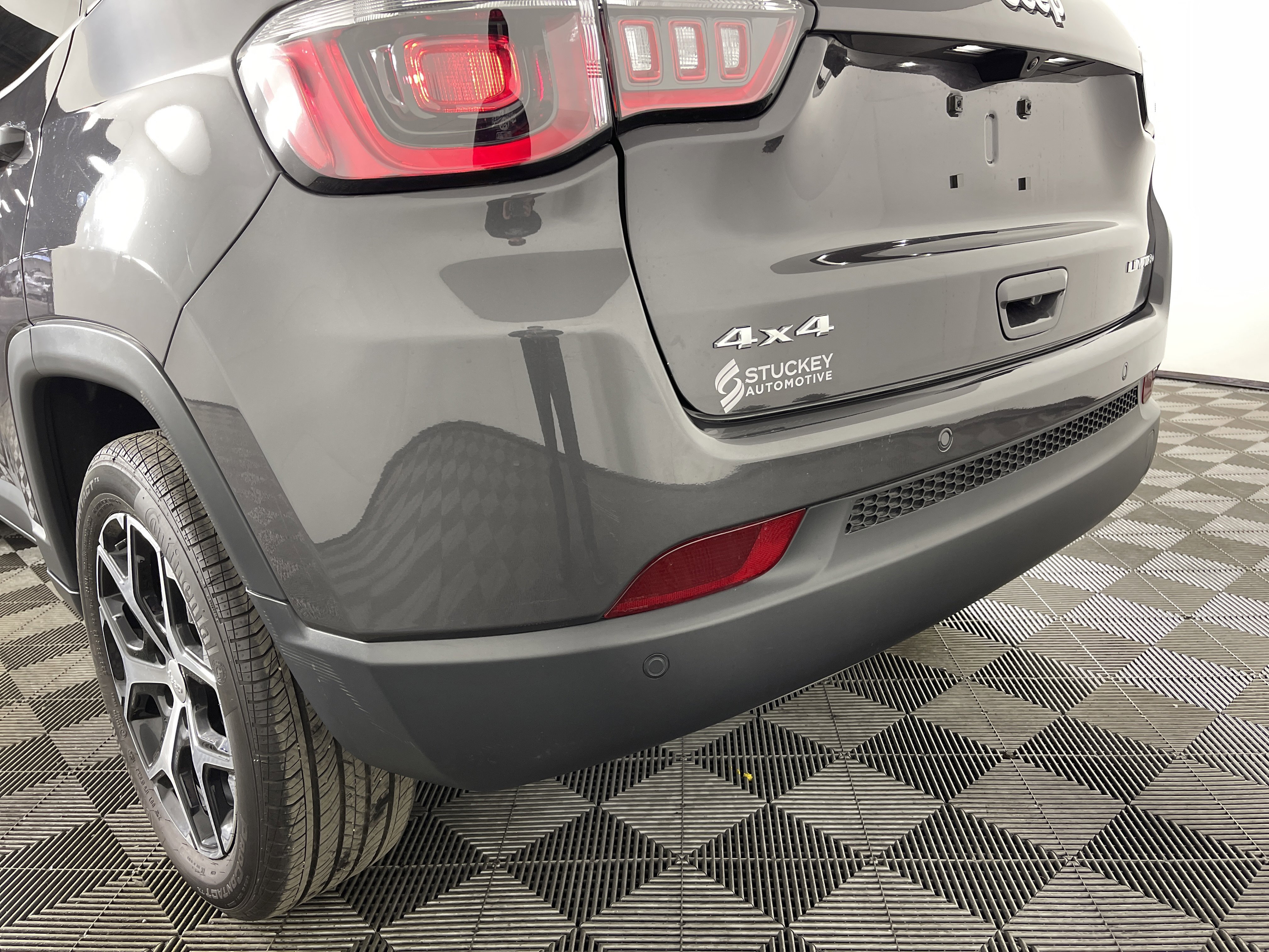 Used 2024 Jeep Compass Limited image 6