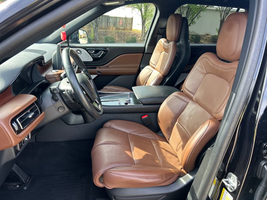 Certified 2023 Lincoln Aviator Reserve w/ Equipment Group 201A image 9