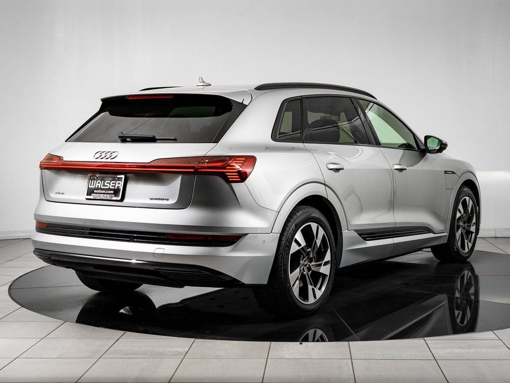 Used 2022 Audi e-tron Premium w/ Convenience Plus Package image 7