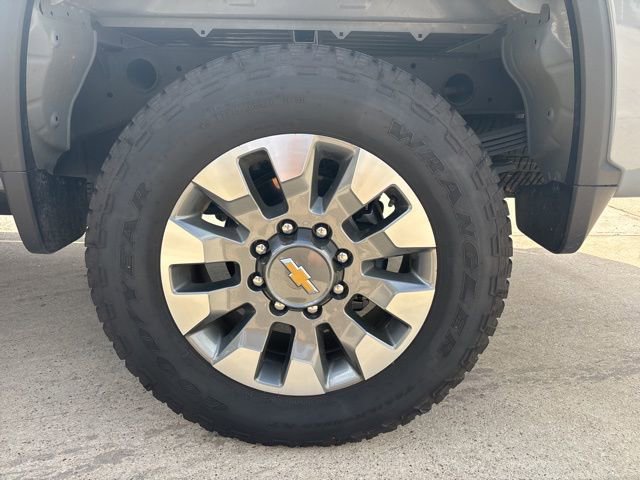 Used 2025 Chevrolet Silverado 2500 Custom w/ Custom Value Package image 14