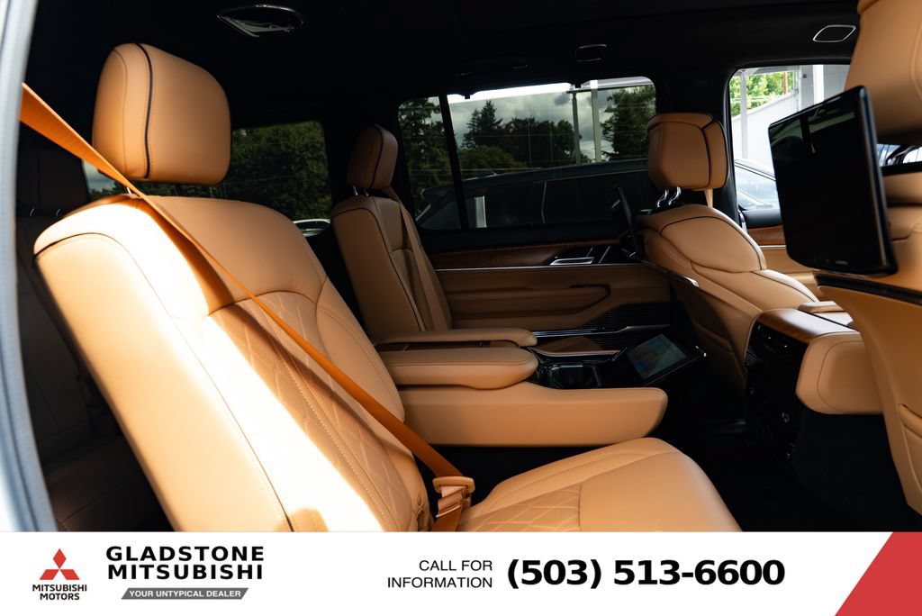 Used 2022 Jeep Grand Wagoneer Series III w/ Rear Seat Video Group 1 AWD/4WD image 27