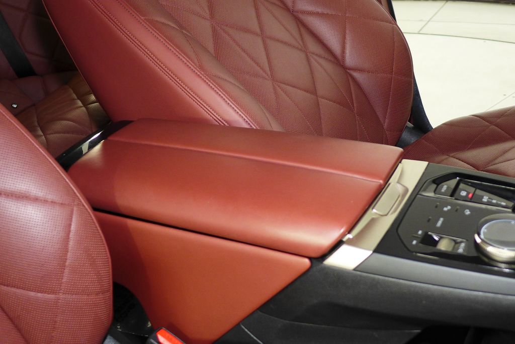 Used 2023 BMW iX xDrive50 w/ Sport Package image 15
