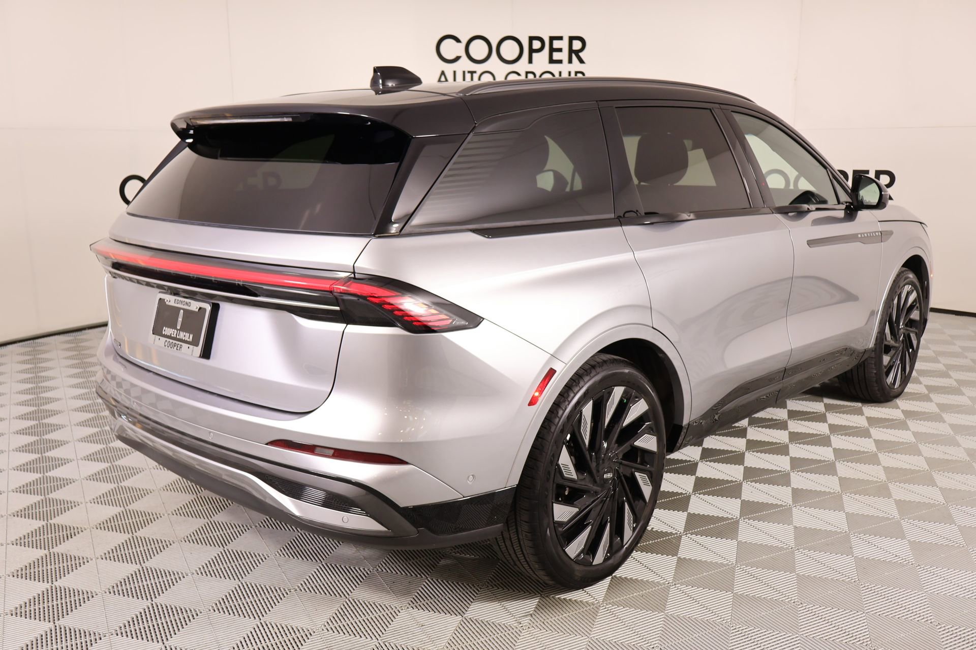 Used 2024 Lincoln Nautilus Reserve w/ Equipment Group 203A image 23