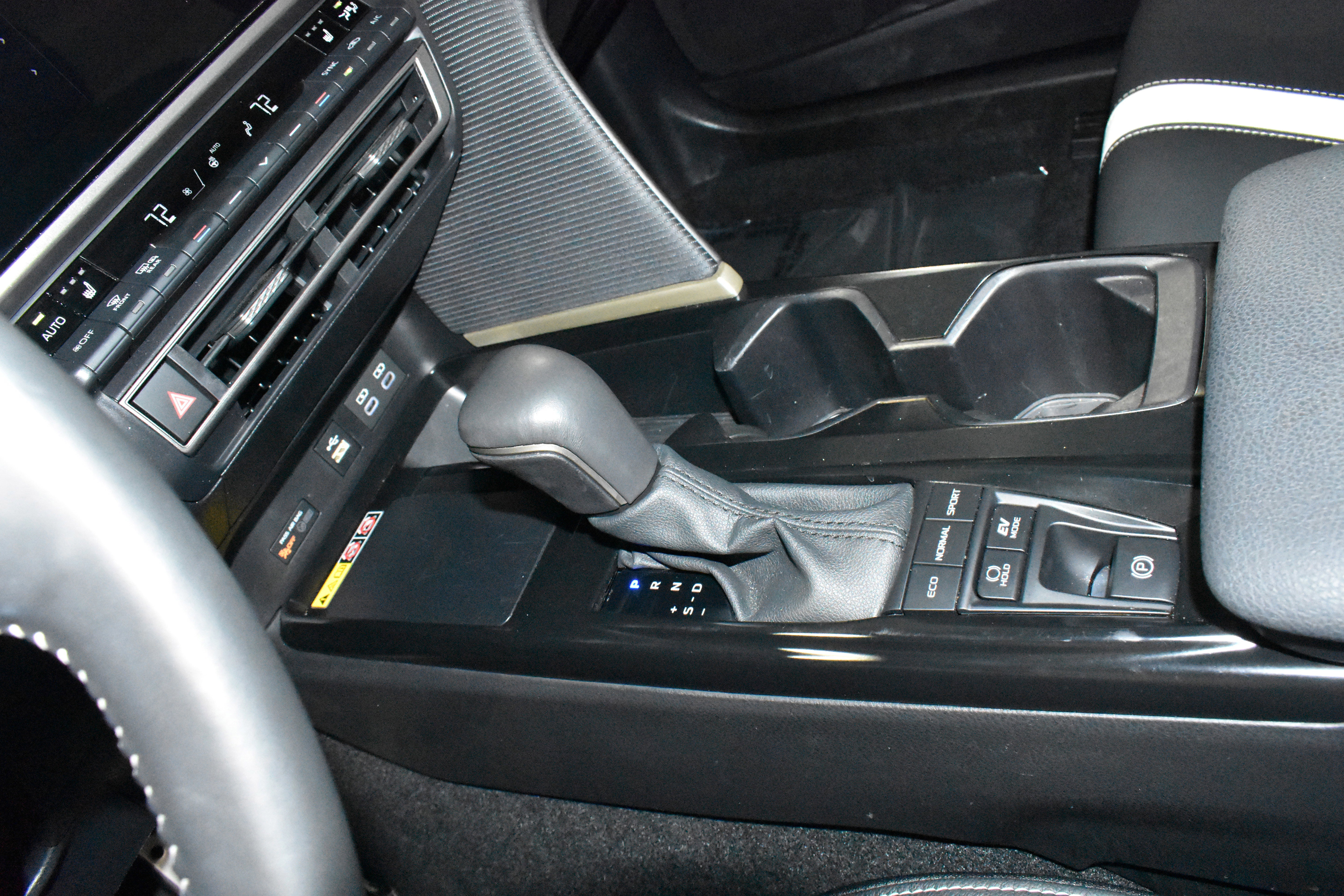 Used 2025 Toyota Camry SE image 19