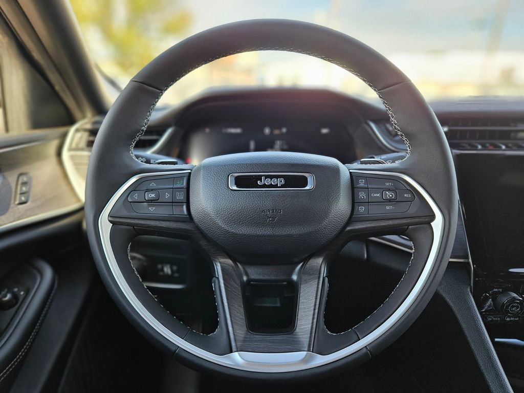 New 2025 Jeep Grand Cherokee Limited image 24