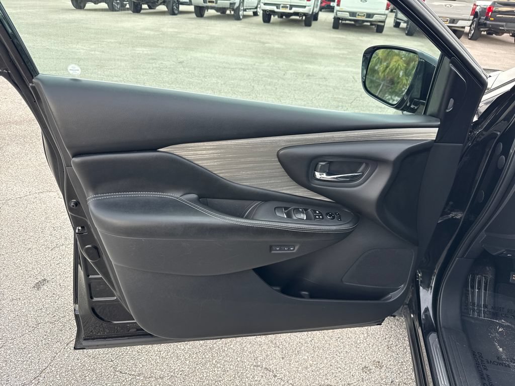 Used 2016 Nissan Murano Platinum w/ Platinum Technology Package FWD image 14