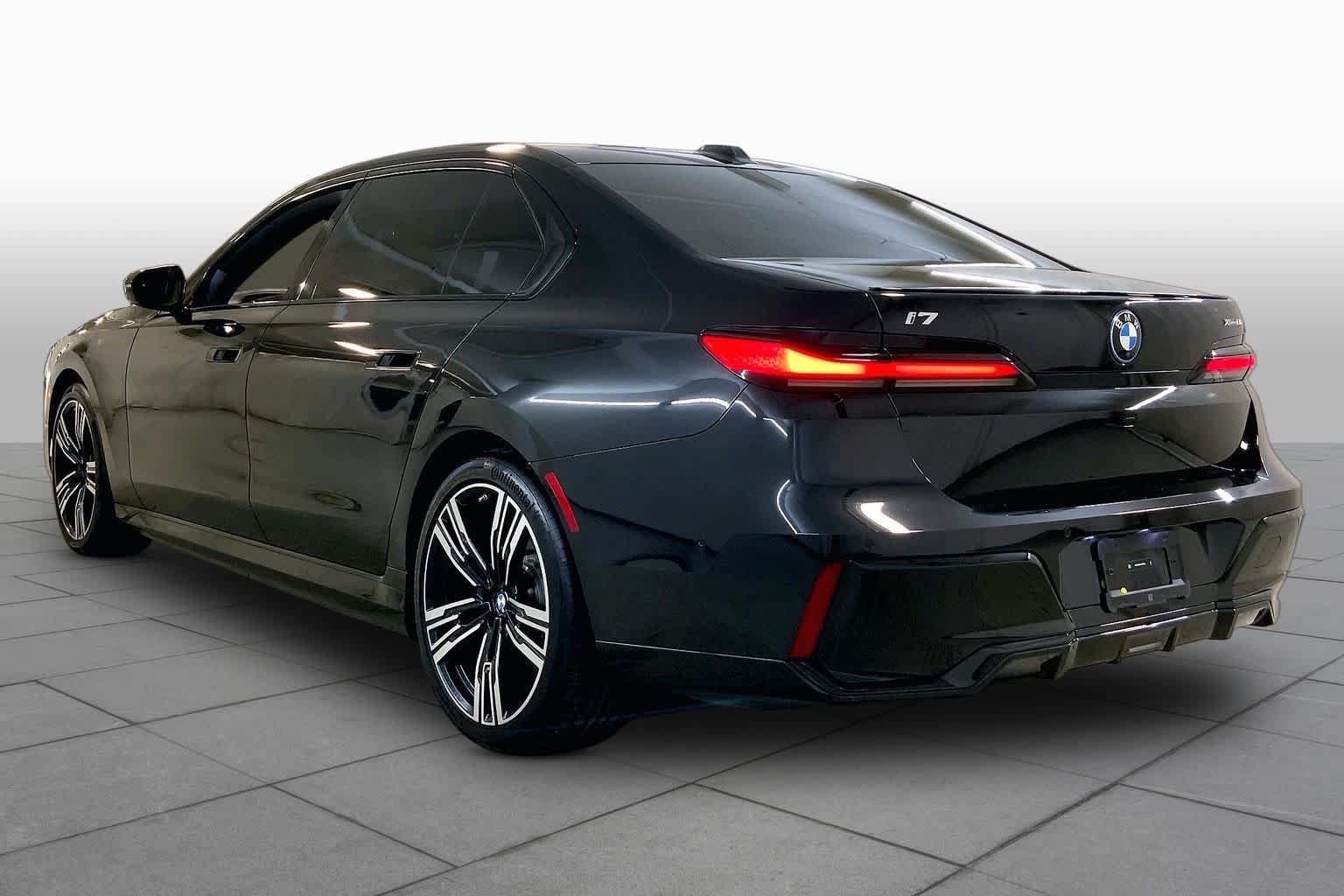 Used 2024 BMW i7 xDrive60 w/ Executive Package AWD/4WD image 11