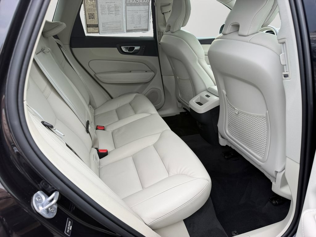 Certified 2024 Volvo XC60 B5 Plus w/ Climate Package AWD/4WD image 9