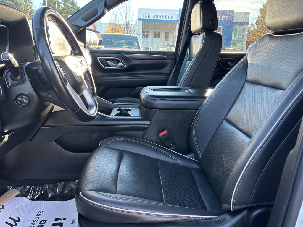 Used 2022 GMC Yukon XL SLT w/ SLT Luxury Package image 16