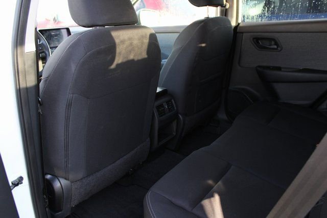 Used 2023 Nissan Rogue S image 29