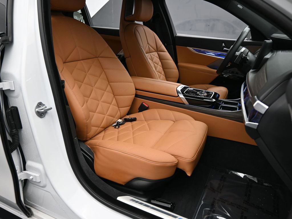 Used 2025 BMW 740i xDrive image 52