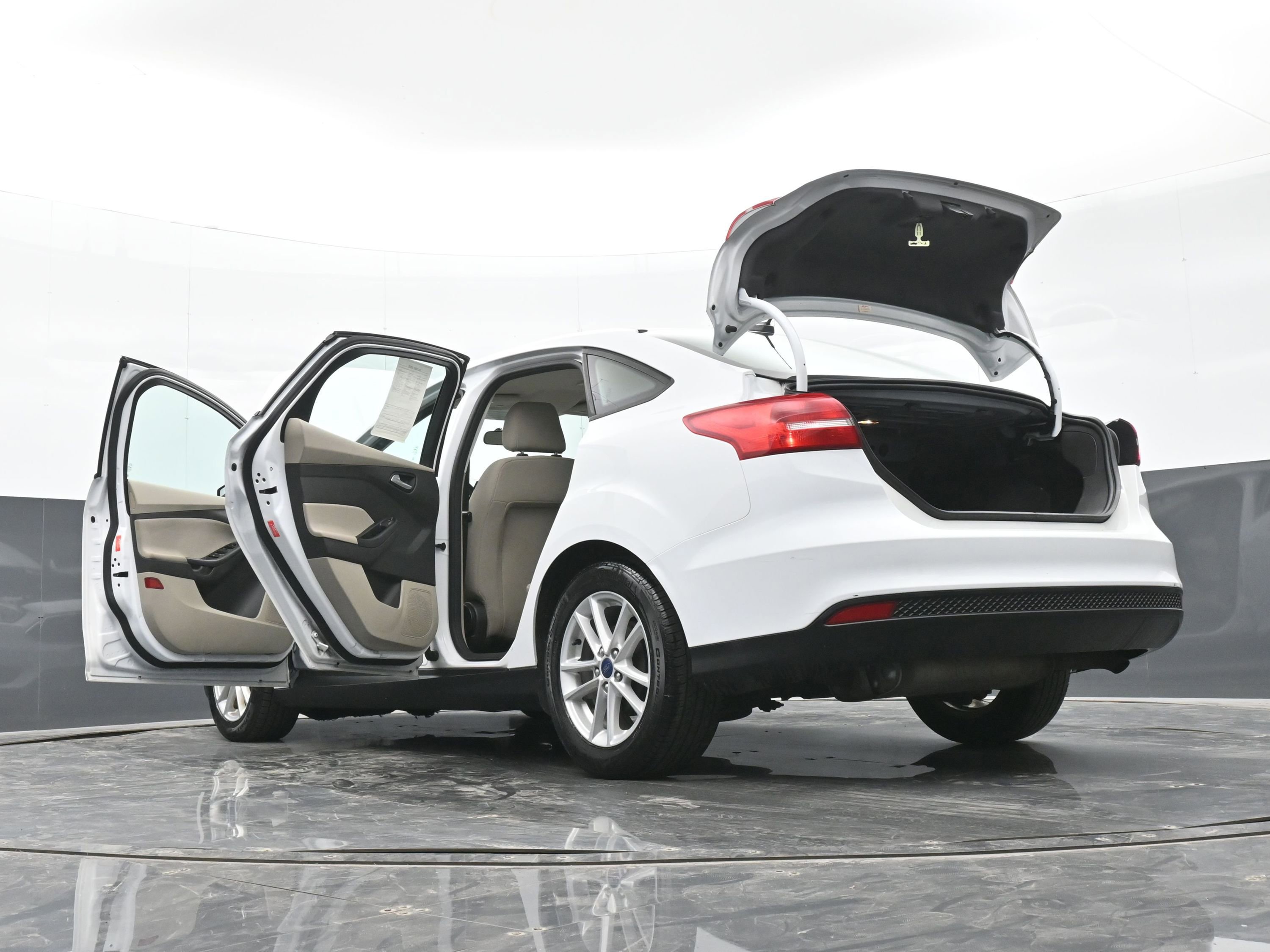 Used 2018 Ford Focus SE image 50