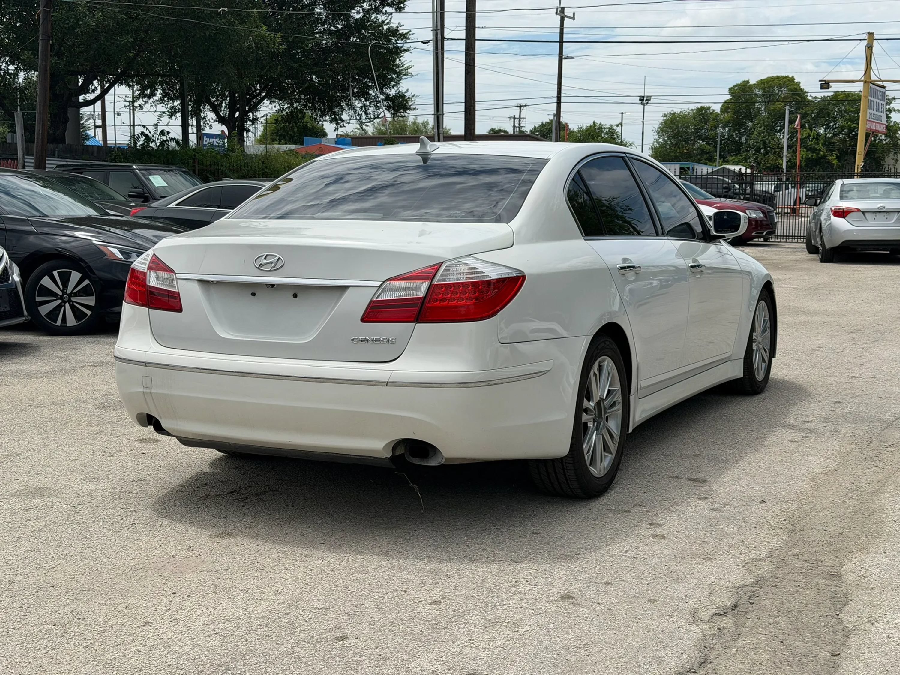 Used 2013 Hyundai Genesis 3.8 w/ Premium Pkg RWD image 10