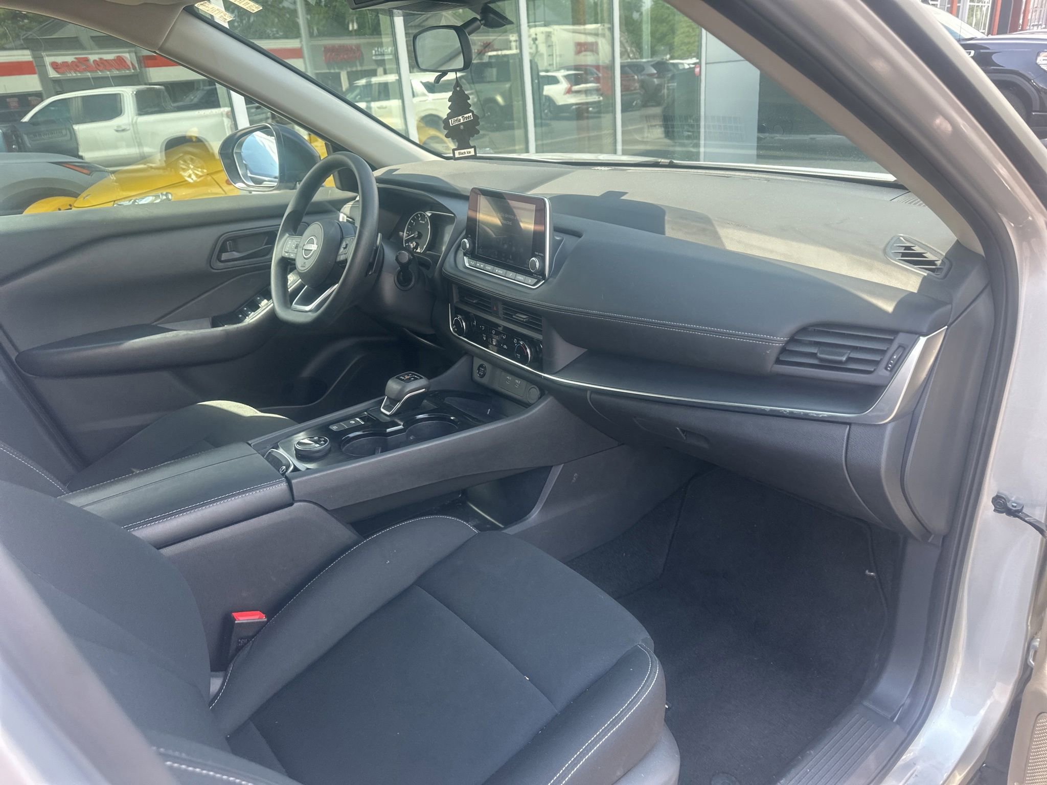 Used 2024 Nissan Rogue S AWD/4WD image 9
