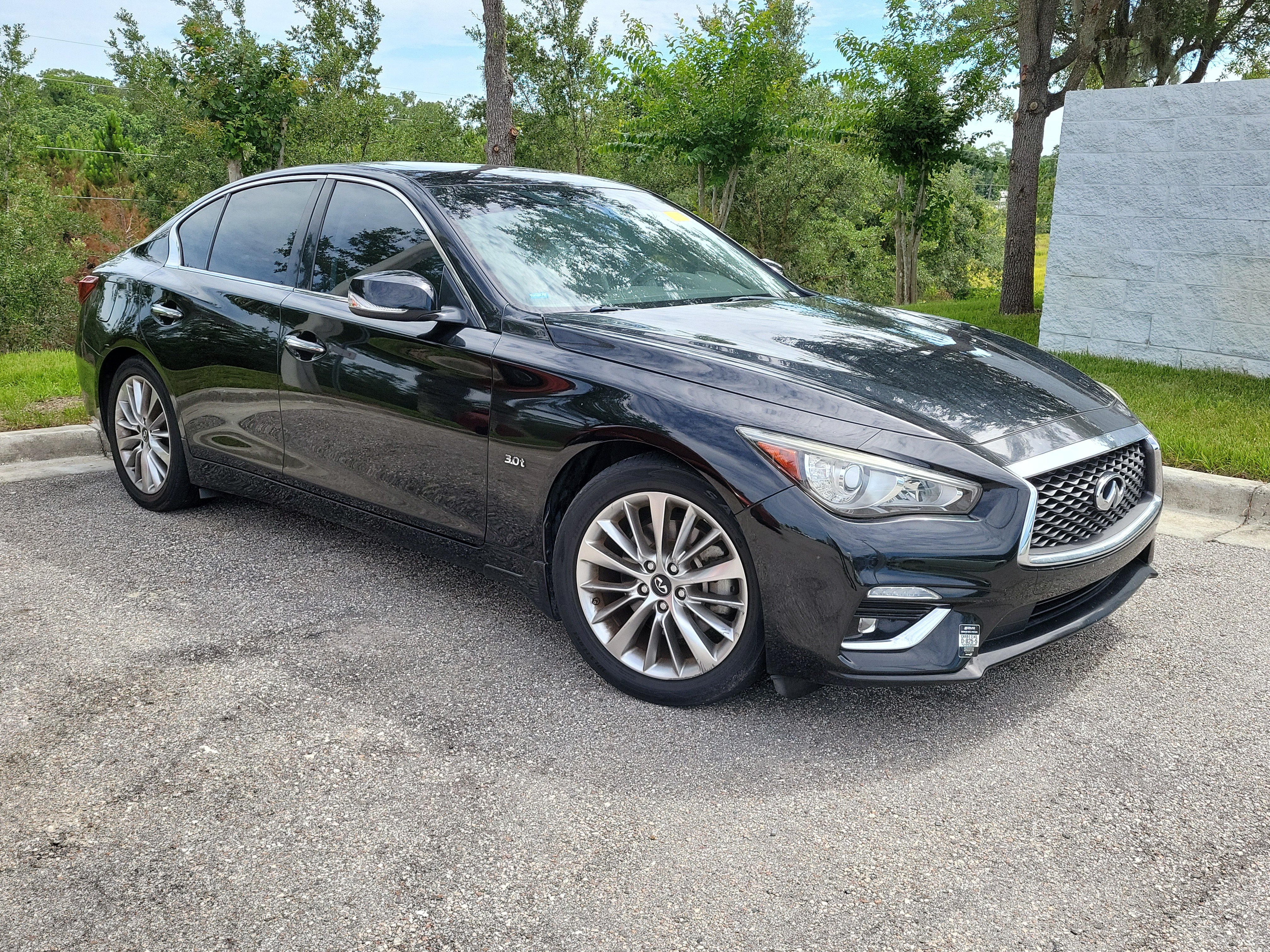 Used 2019 INFINITI Q50 Luxe w/ Cargo Package (L96) RWD image 2