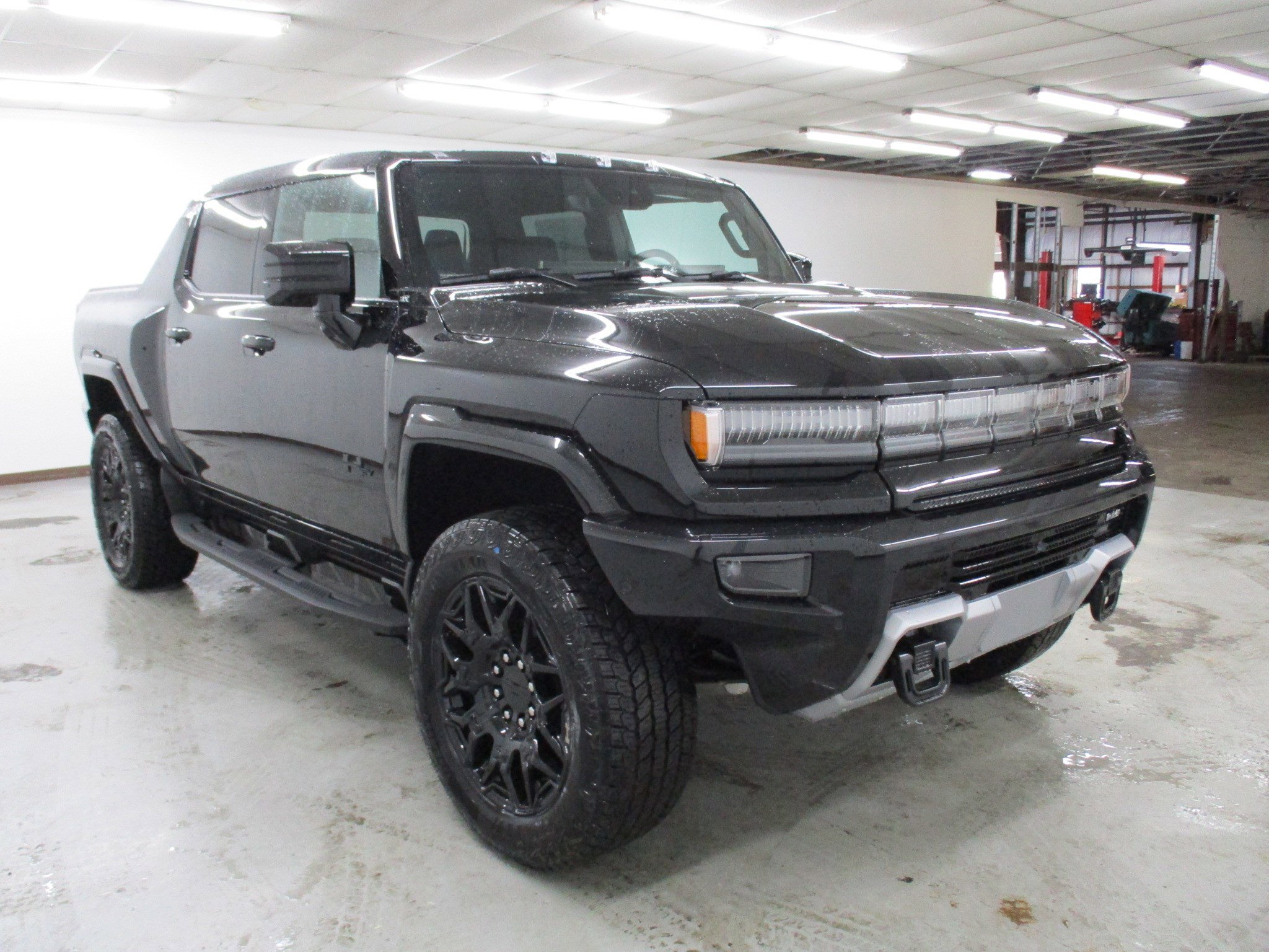 New 2025 GMC Hummer EV 3X w/ LPO, Dark Essentials Package image 8