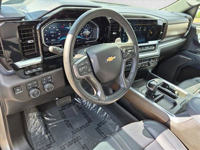 Used 2024 Chevrolet Silverado 1500 High Country w/ High Country Premium Package AWD/4WD image 9