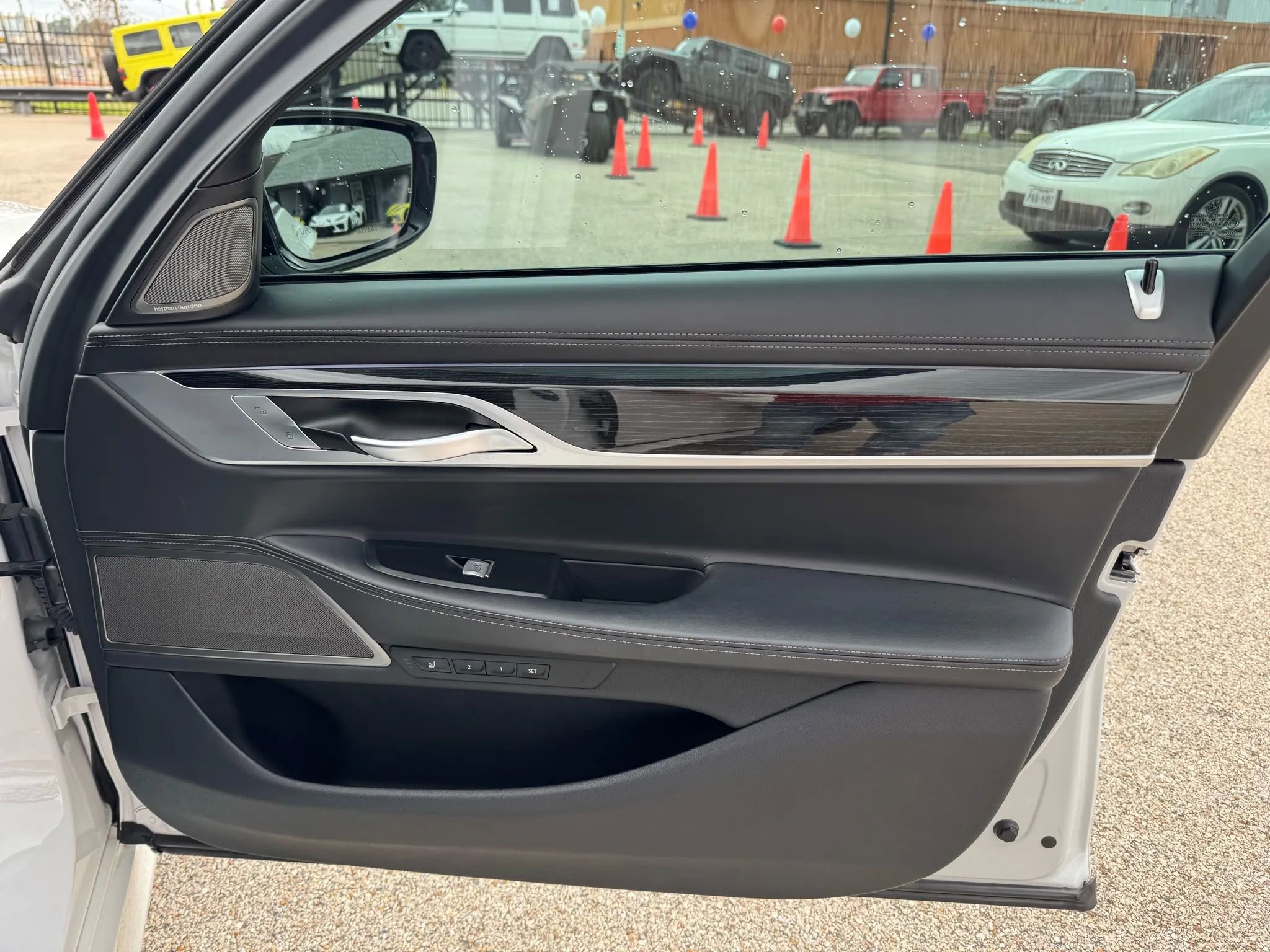 Used 2019 BMW 750i w/ Executive Package image 14