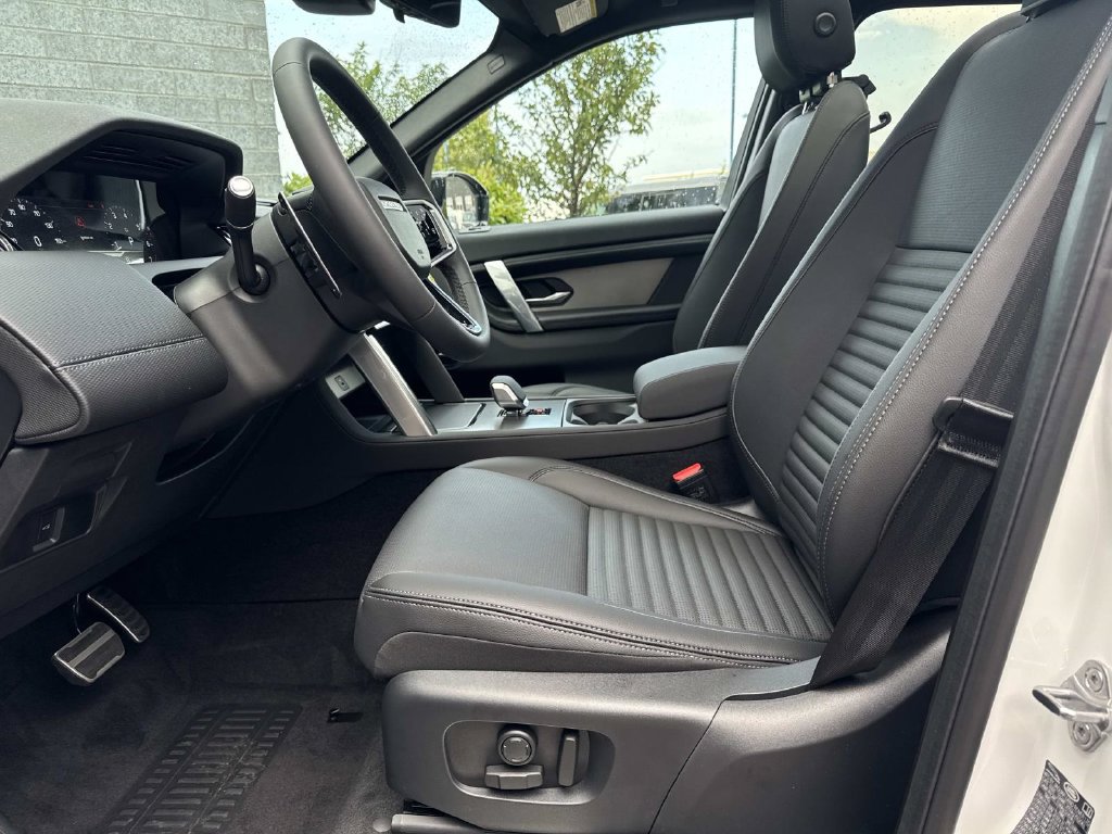 New 2026 Land Rover Discovery Sport Landmark AWD/4WD image 21