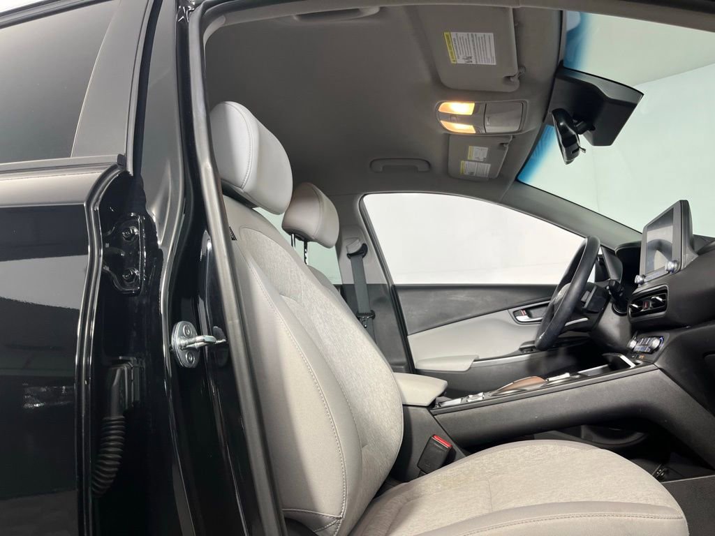 Used 2023 Hyundai Kona SE image 33