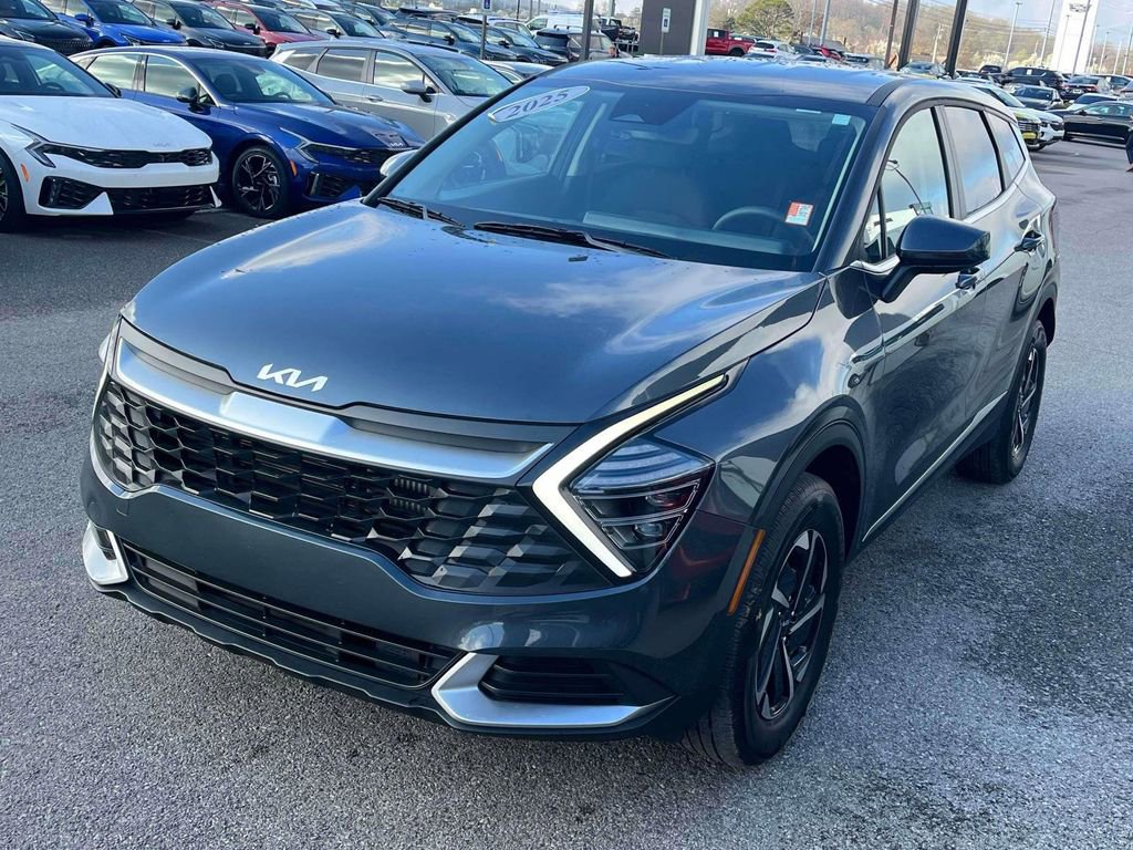 Used 2025 Kia Sportage LX image 29