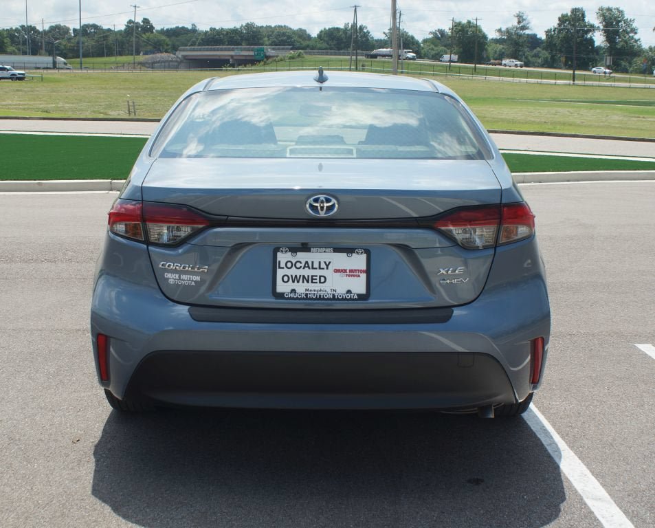 Used 2025 Toyota Corolla XLE FWD image 3