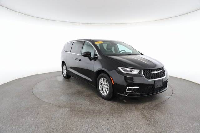 Used 2024 Chrysler Pacifica Touring-L image 27
