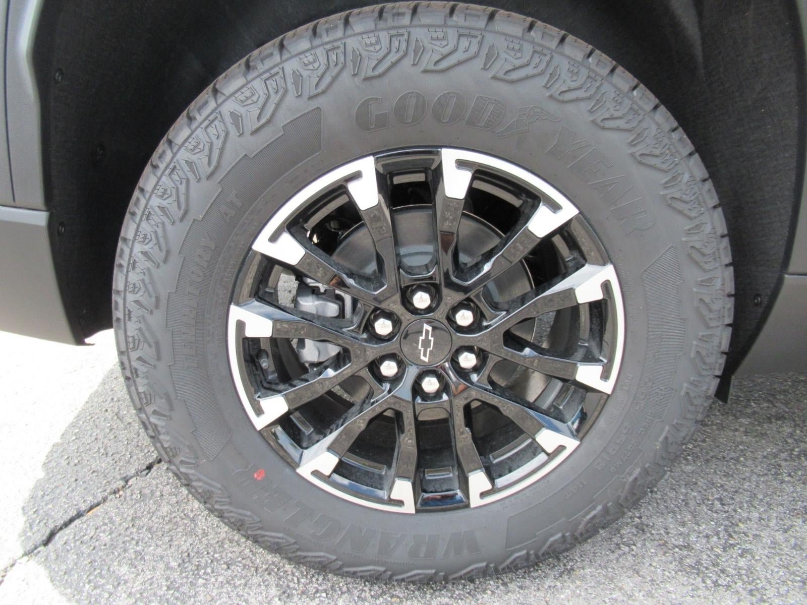 New 2026 Chevrolet Traverse Z71 w/ Enhanced Driving Package AWD/4WD image 8