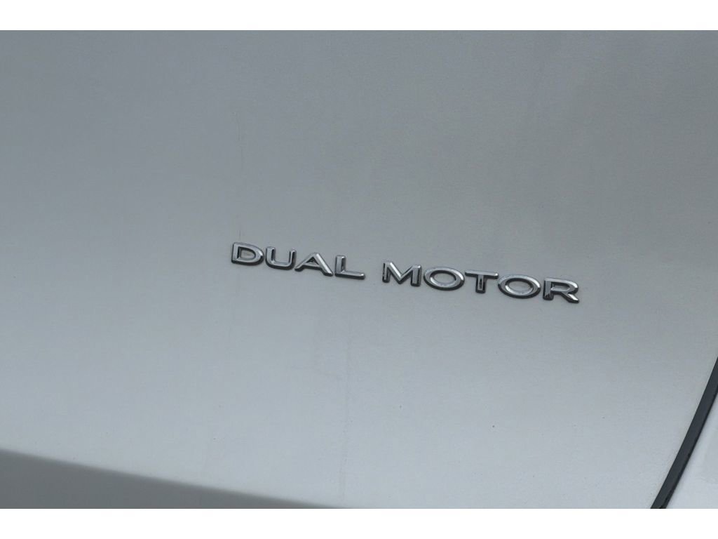 Used 2024 Tesla Model Y Long Range AWD/4WD image 33