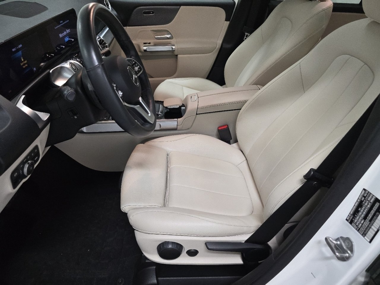 Used 2022 Mercedes-Benz GLB 250 4MATIC image 24