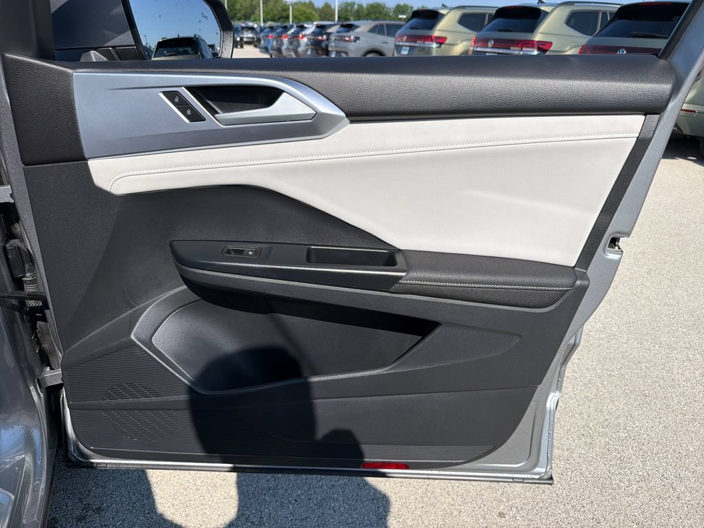 Certified 2025 Volkswagen Taos SE AWD/4WD image 25