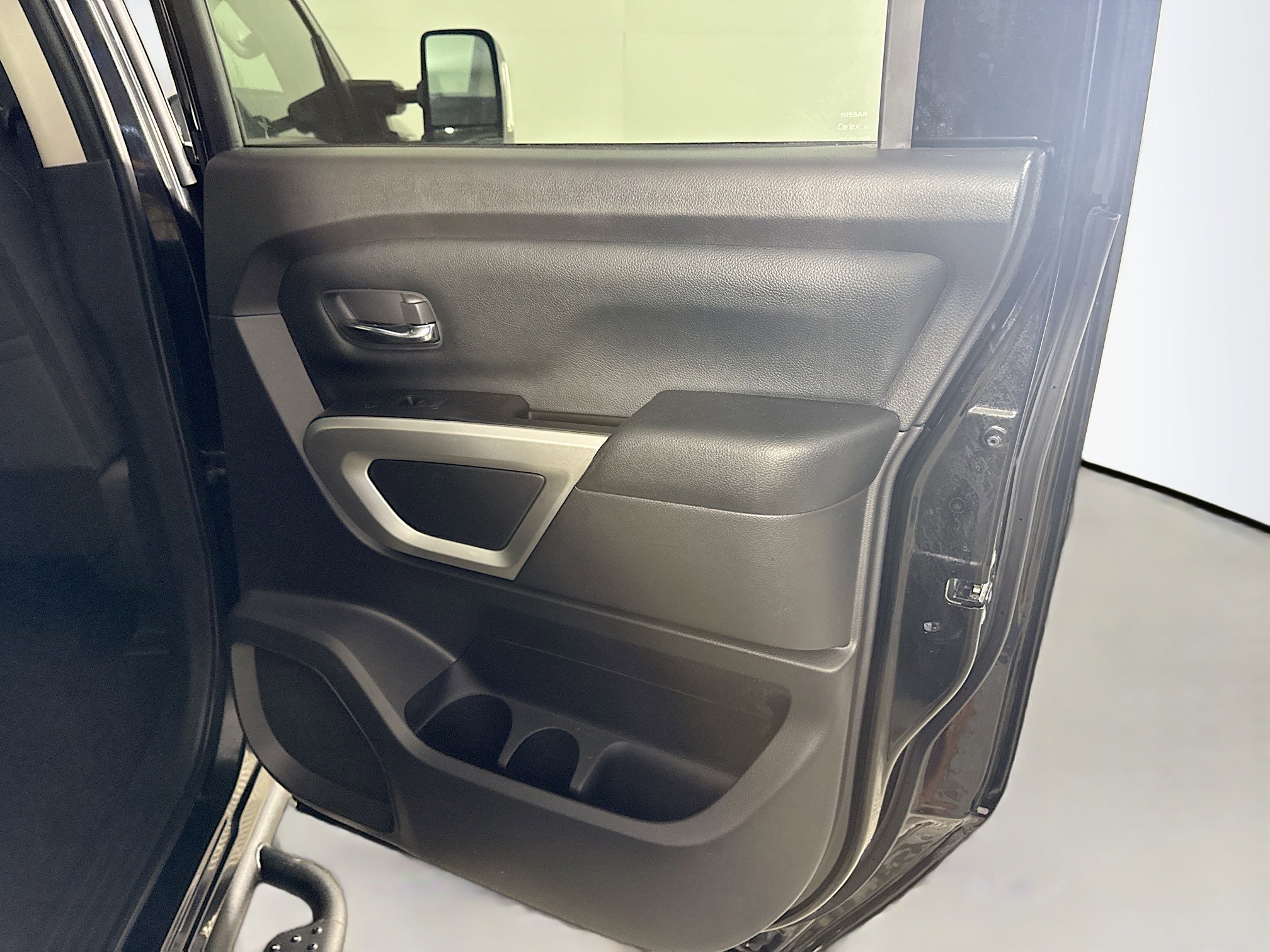 Used 2024 Nissan Titan SV w/ SV Convenience Package image 28