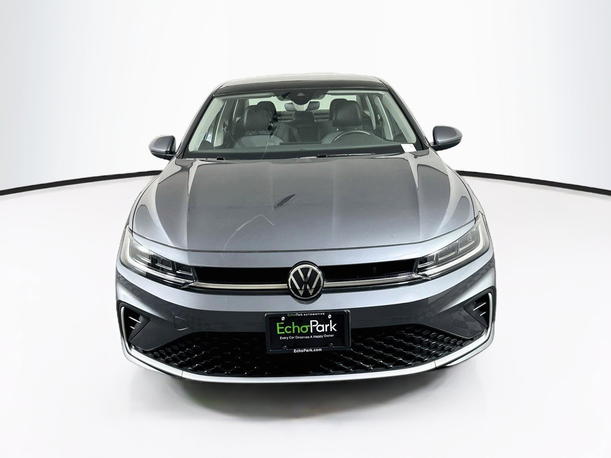 Used 2025 Volkswagen Jetta SE FWD image 2