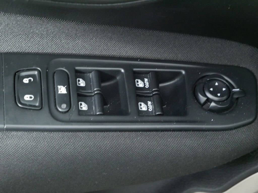 Used 2017 Jeep Renegade Latitude AWD/4WD image 21