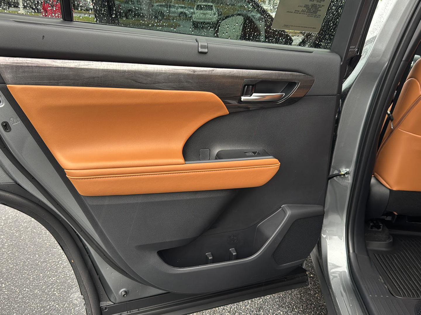 New 2026 Toyota Highlander Platinum image 15