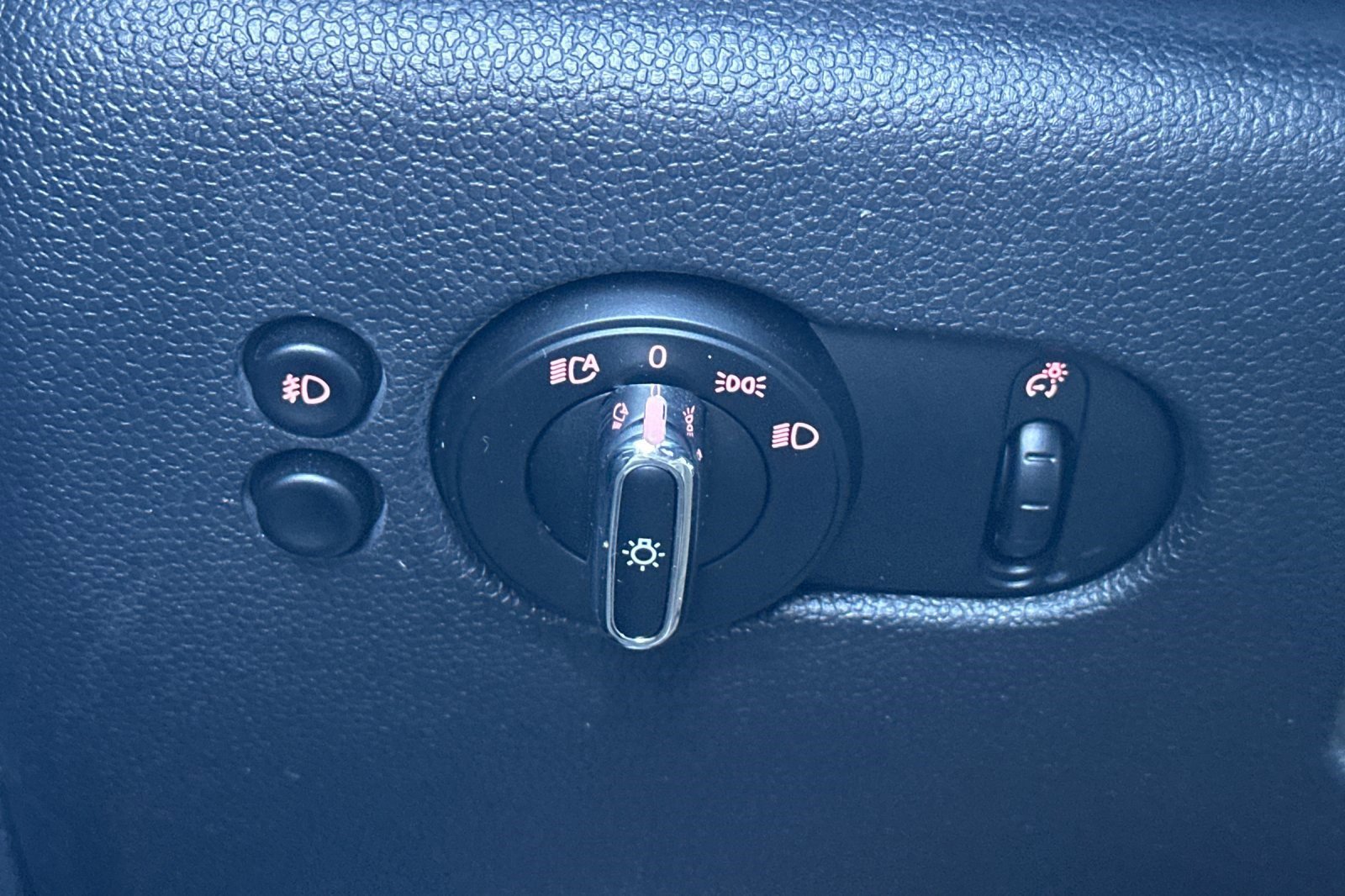 Used 2021 MINI Cooper SE w/ 8.8" Touchscreen Nav Package image 36