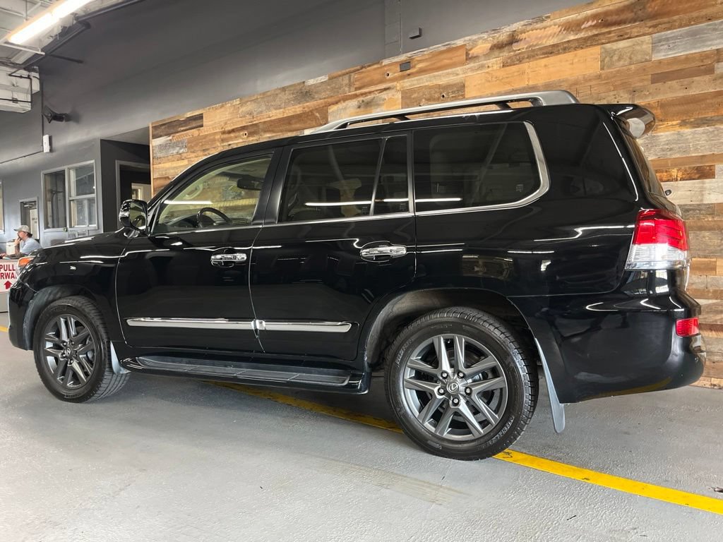 Used 2014 Lexus LX 570 4WD w/ Luxury Package image 19